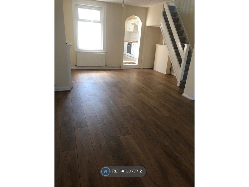 Property photo 1 of 9 Living Space 2