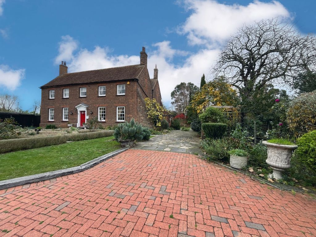 Property photo 3 of 43 4Bbcdcd6-C5F7-4F25-A240-C853E7994F34