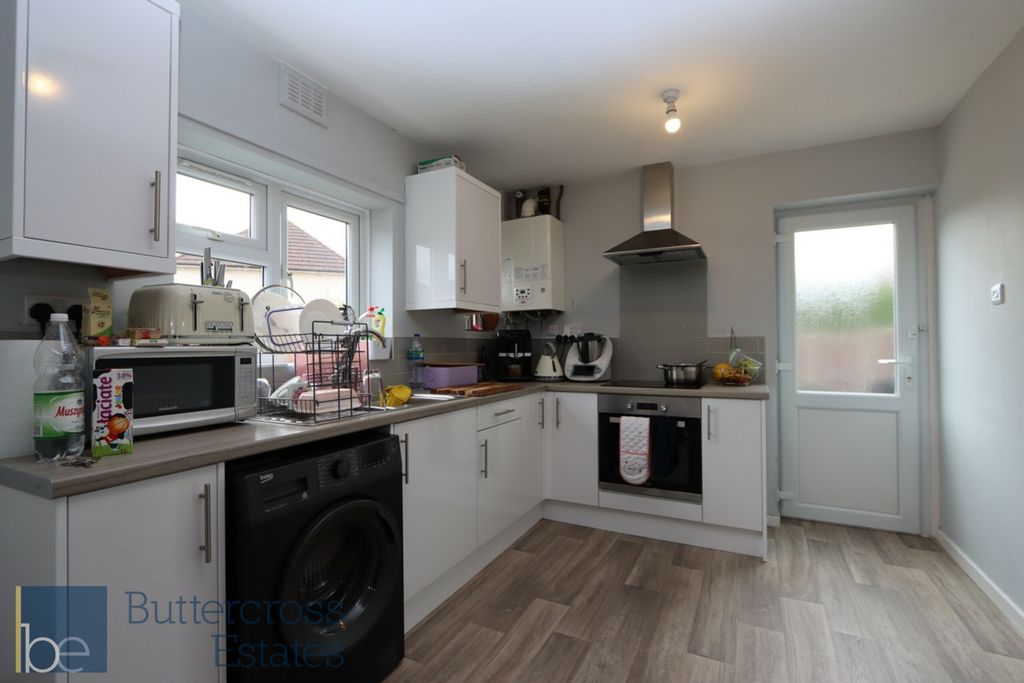 Property photo 3 of 13 Kitchen