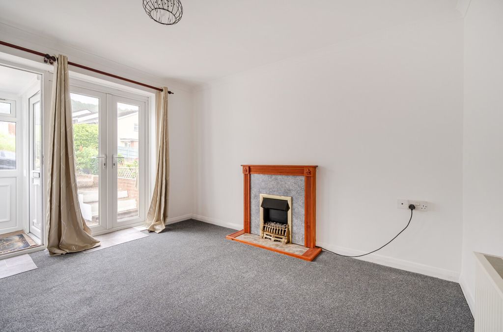 Property photo 2 of 18 2 - 1469163-8-6A1Dd26...