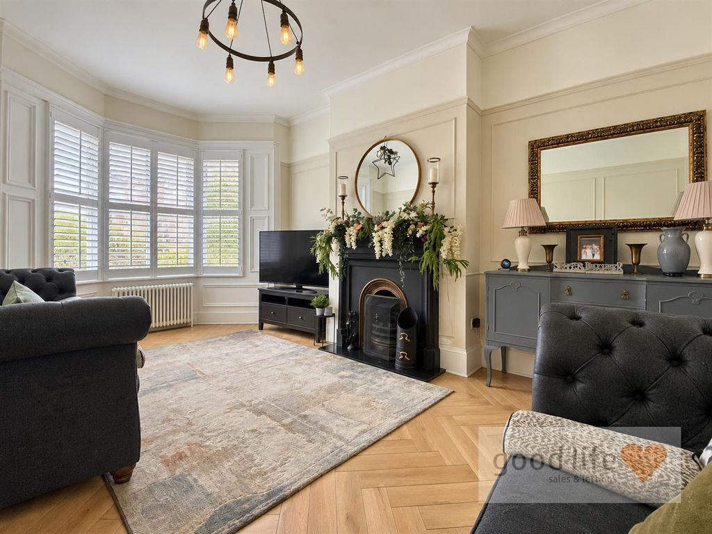 Property photo 2 of 23 20261006_190417037_Ioscolchester Terrace.Jpg