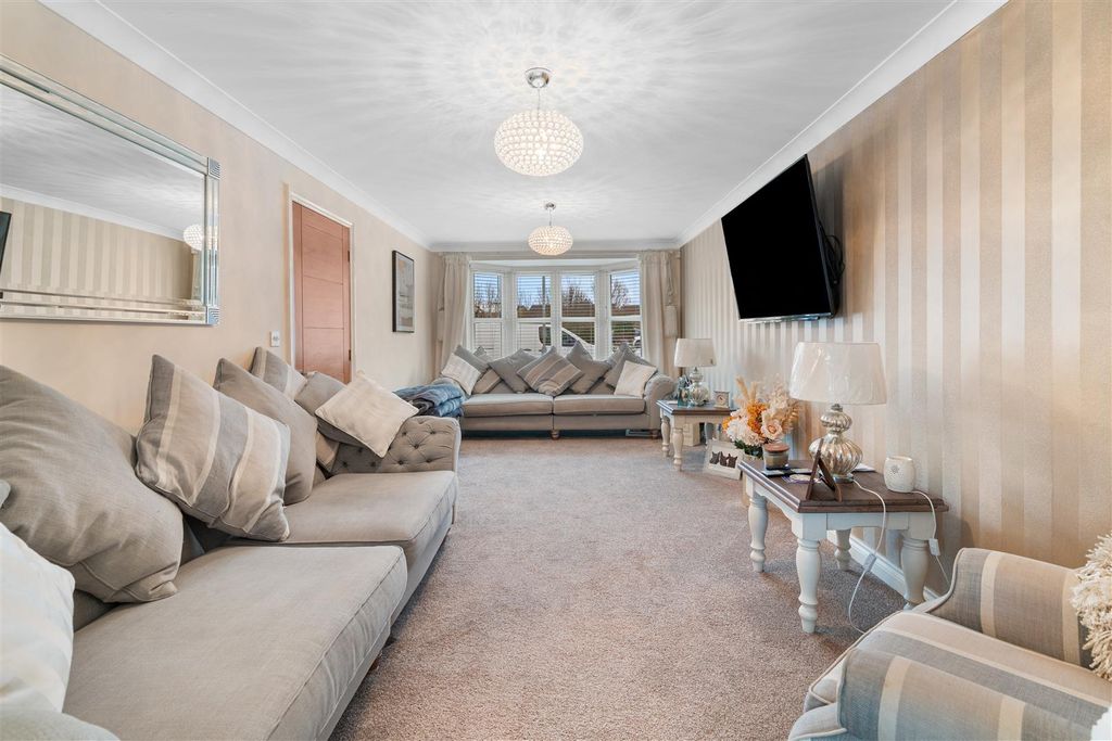 Property photo 2 of 27