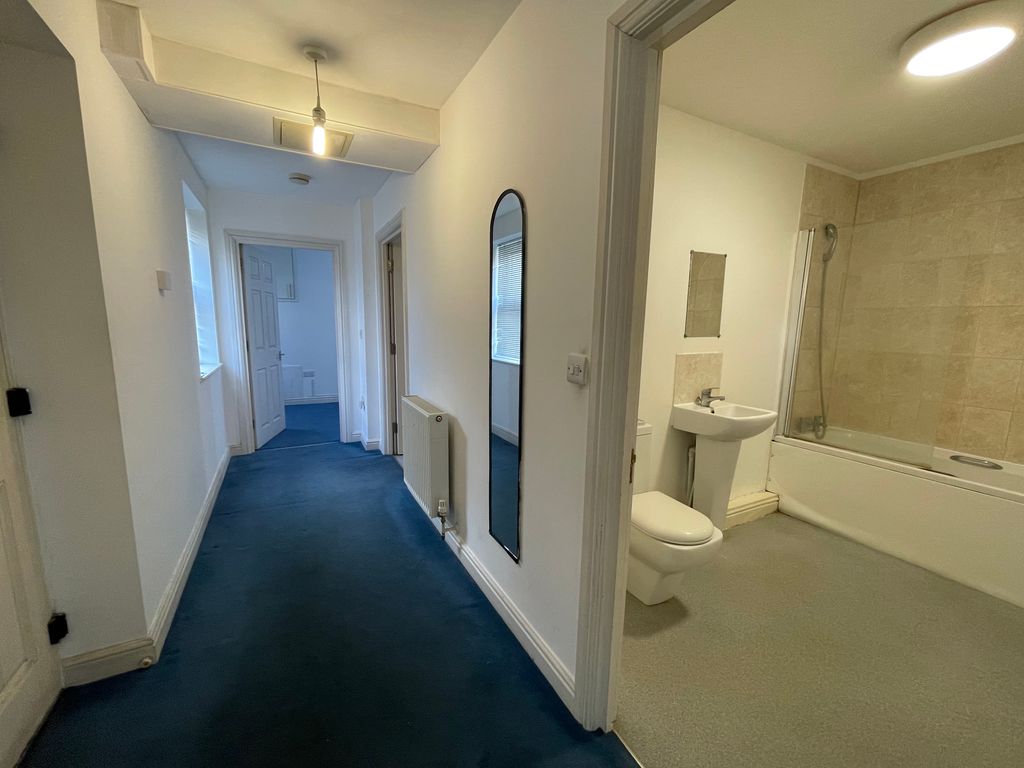 Property photo 2 of 10 Hallway