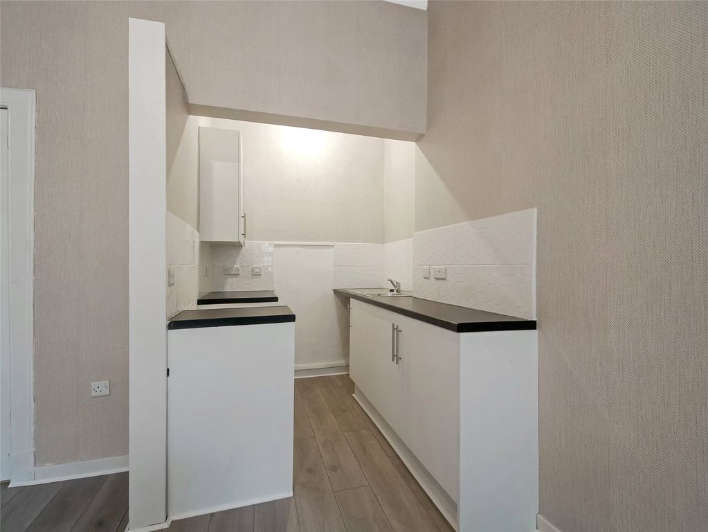 Property photo 3 of 21 Picture No. 10