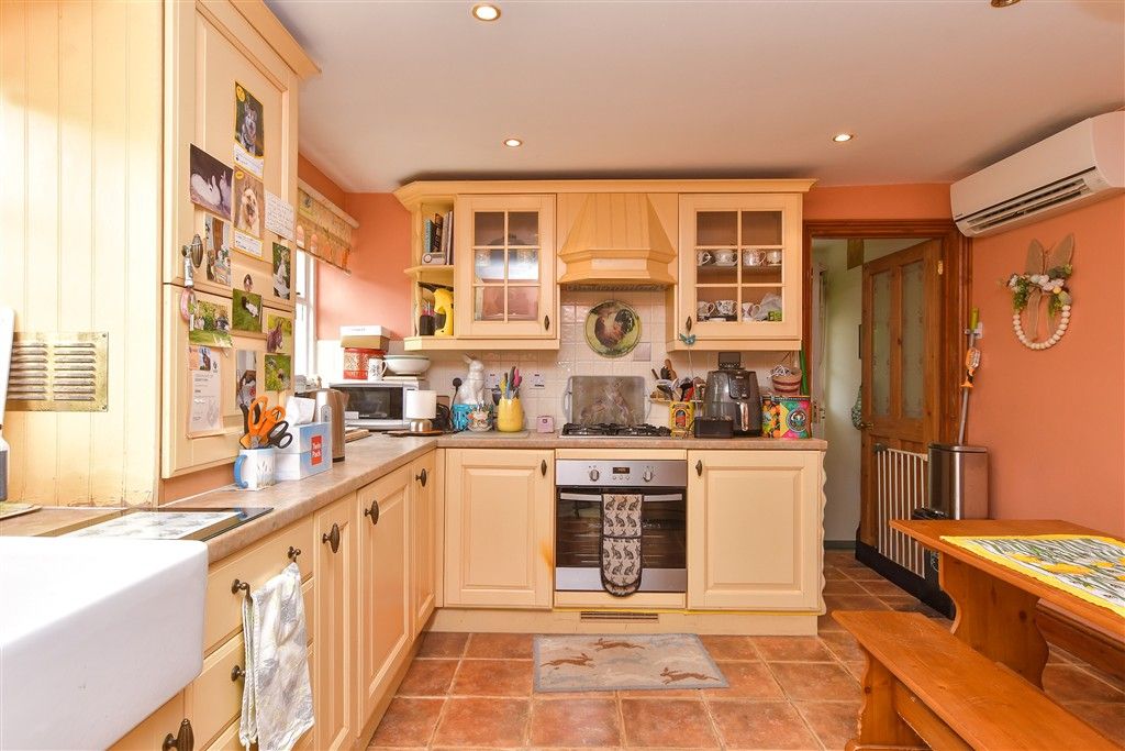 Property photo 3 of 14 Kitchen