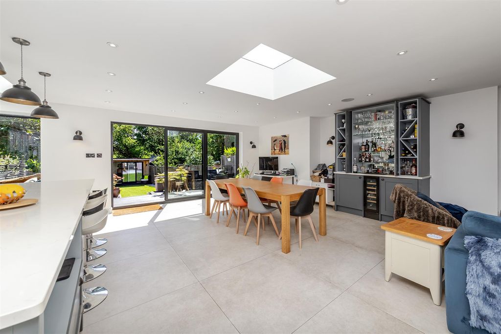 Property photo 3 of 29 8Gurneycourtroad-17.Jpg