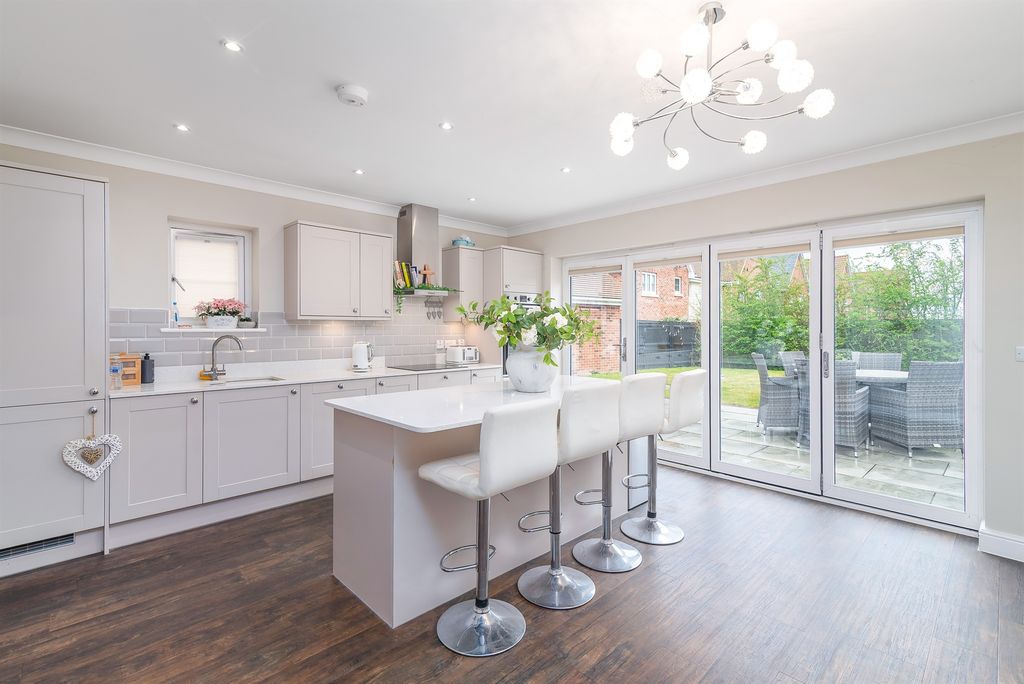 Property photo 3 of 19 Kitchen Breakfast Room