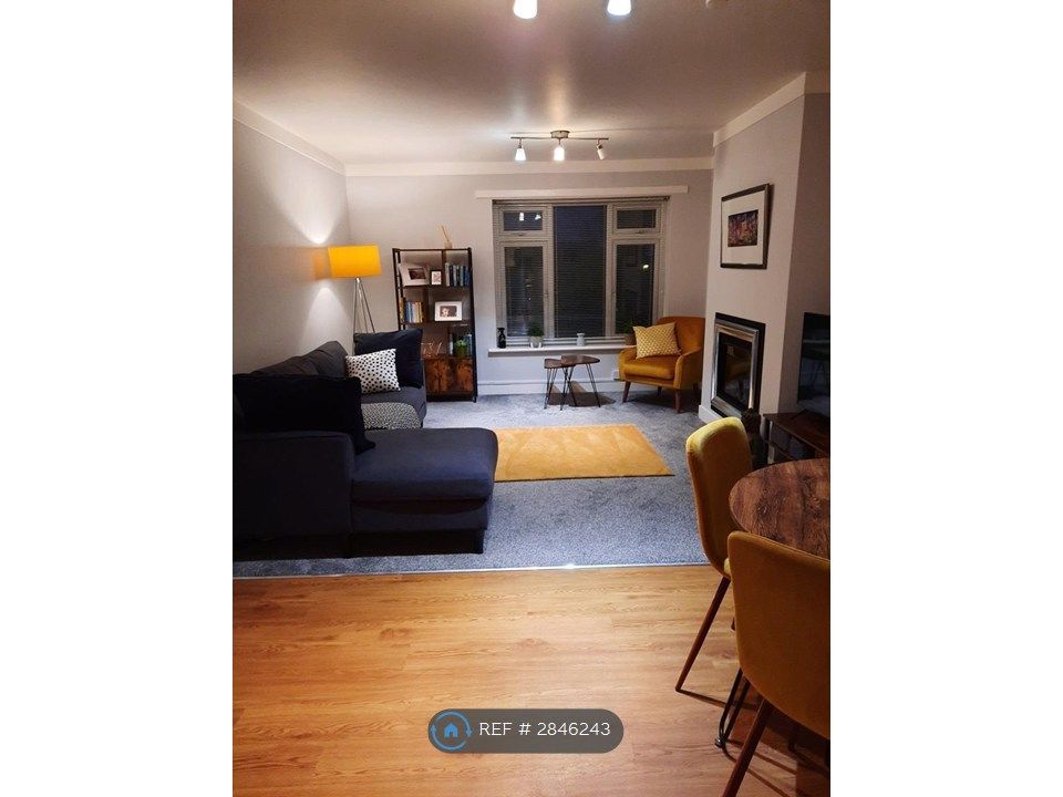 Property photo 1 of 14 Sitting / Dining