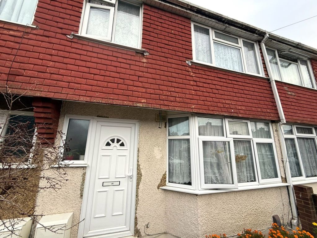 Property photo 1 of 9 3-Bedroom Mid-Terraced House To Rent - Lansbury Avenue, Feltham, Tw14 0Jr