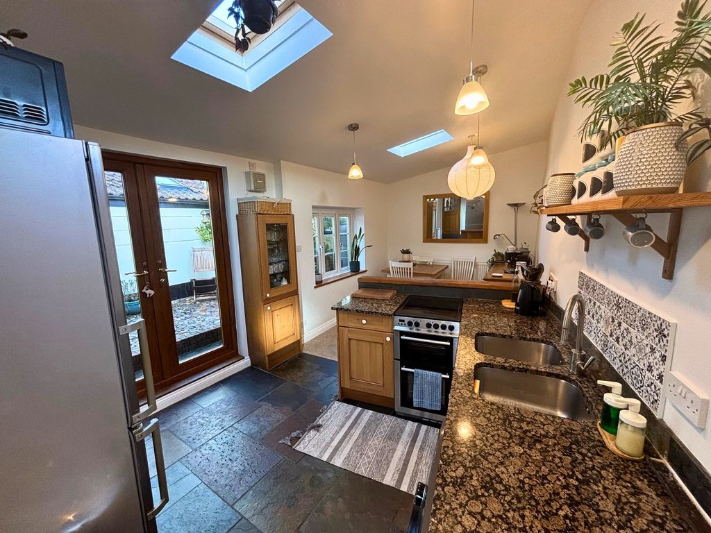 Property photo 2 of 16 Kitchen