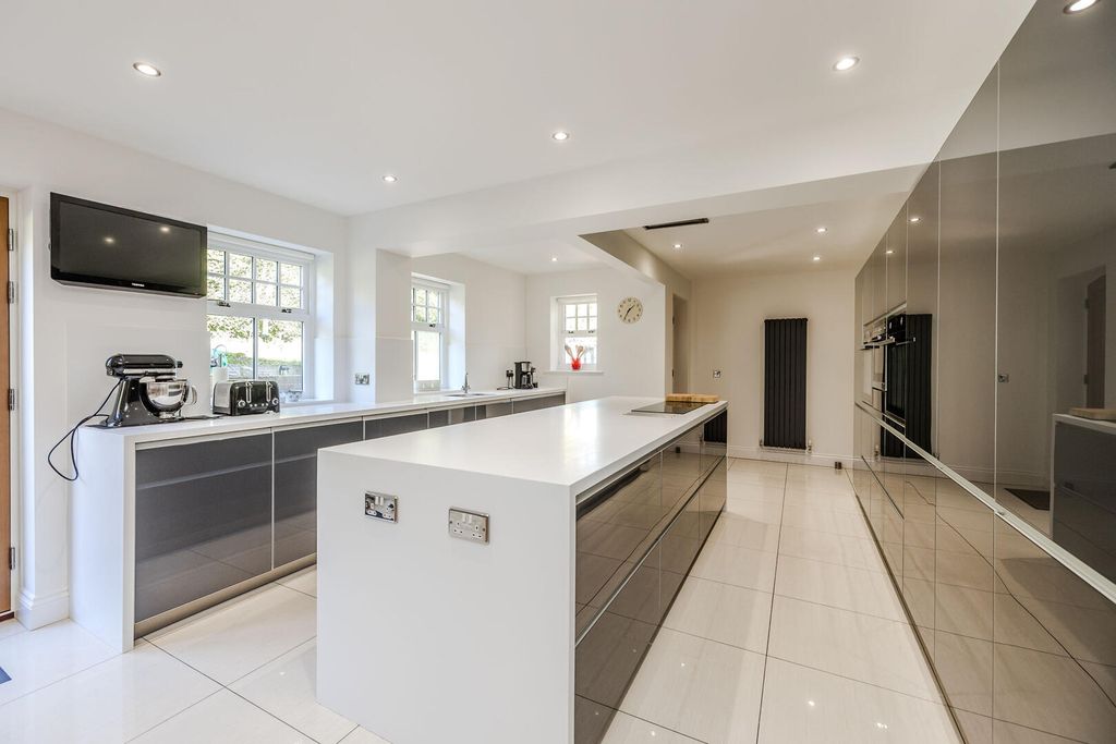 Property photo 2 of 45 Kitchen