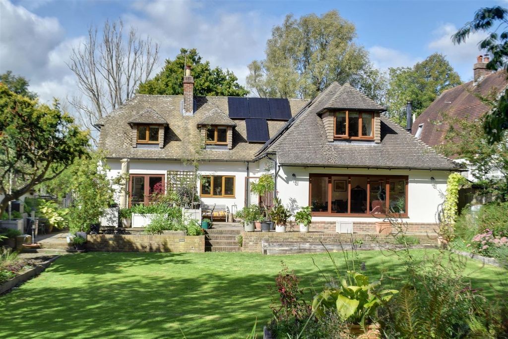 Property photo 1 of 32