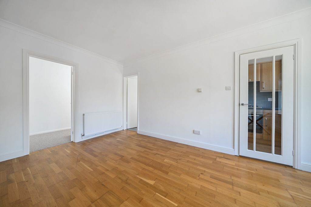 Property photo 2 of 11 1336365-13-689350...