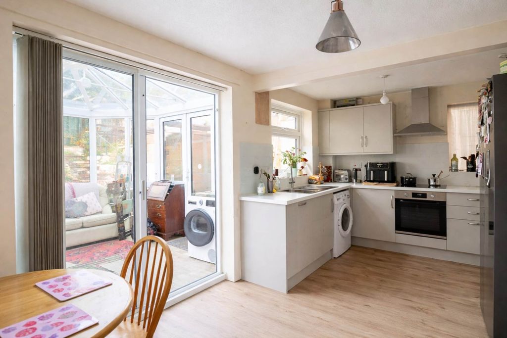 Property photo 3 of 21