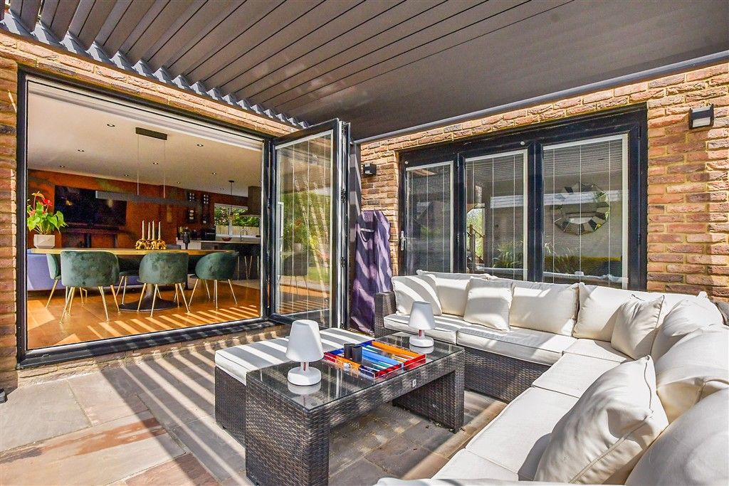 Property photo 1 of 27 External Lifestyle Photograph