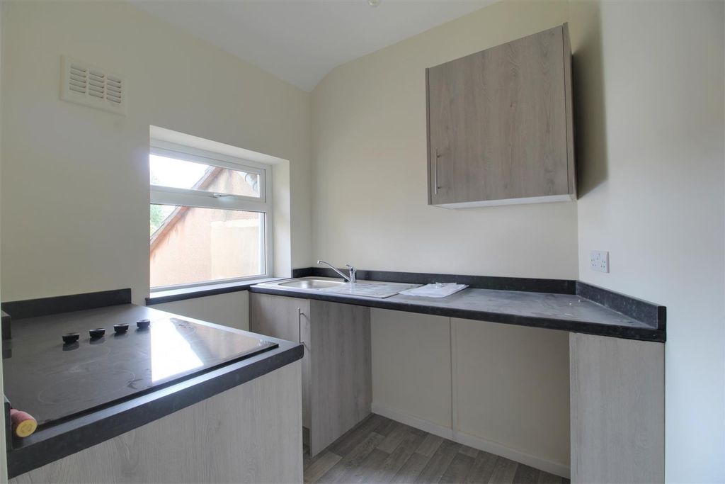 Property photo 2 of 6 Kitchen