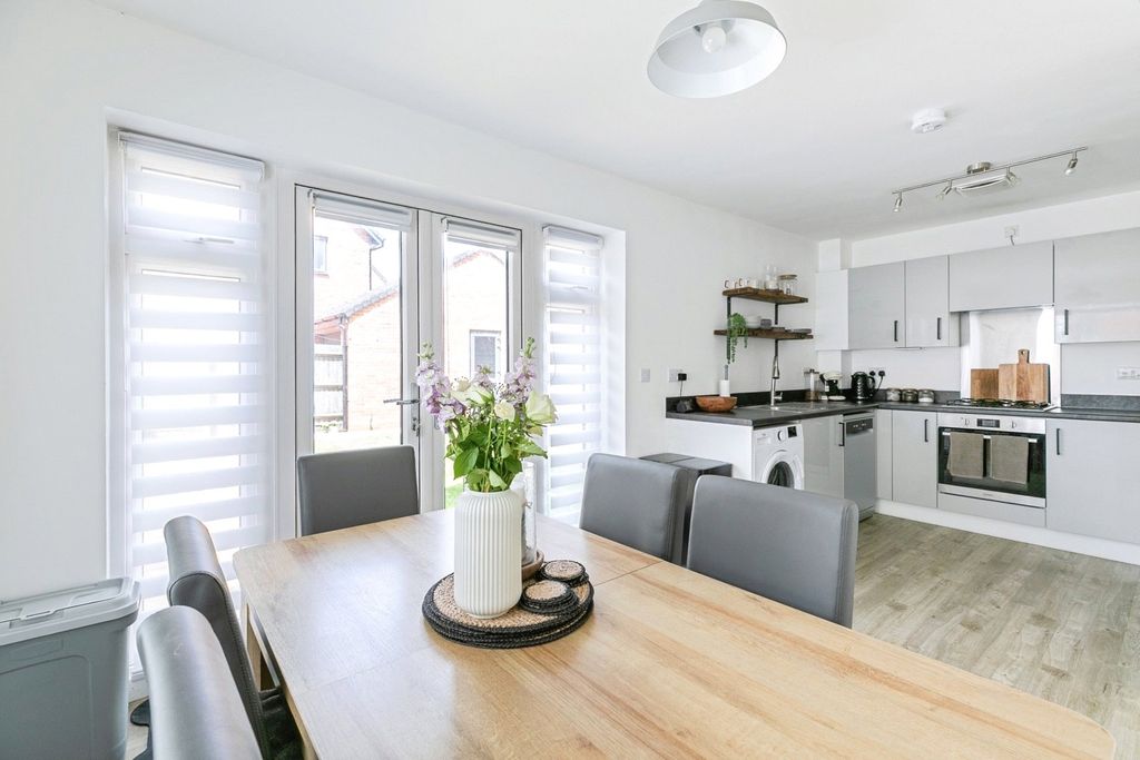 Property photo 3 of 18 Photo