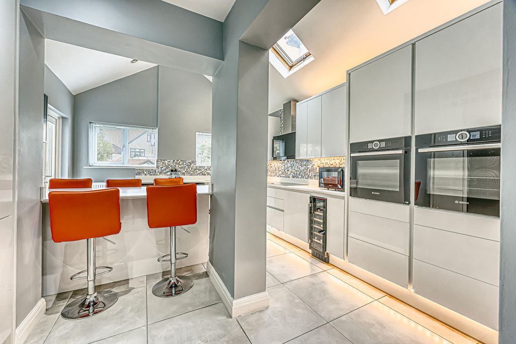 Property photo 3 of 31