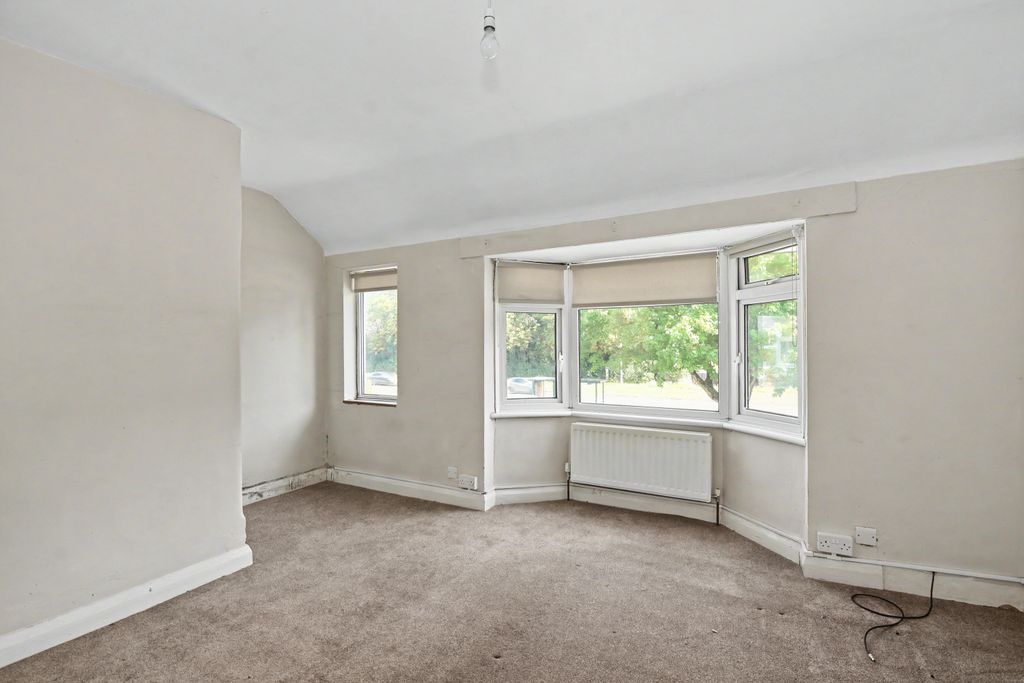Property photo 2 of 20 146 Denham Way, Maple Cross, Rickmansworth, Hertfordshire, Wd3 9Sp