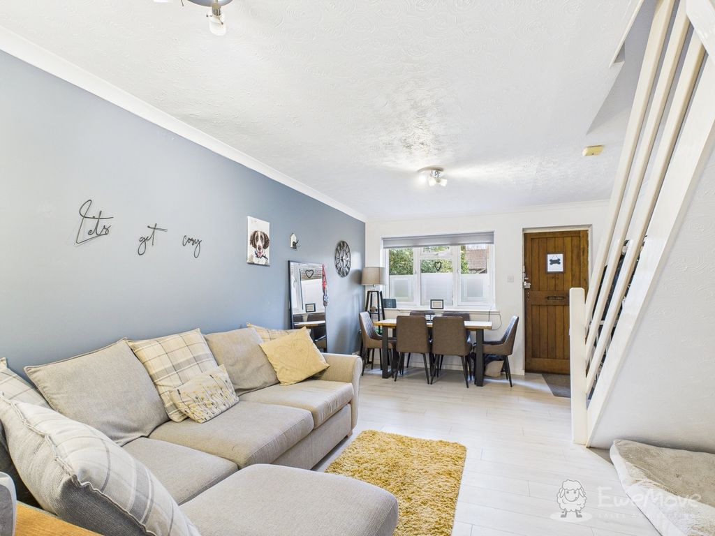 Property photo 3 of 10 Living Room