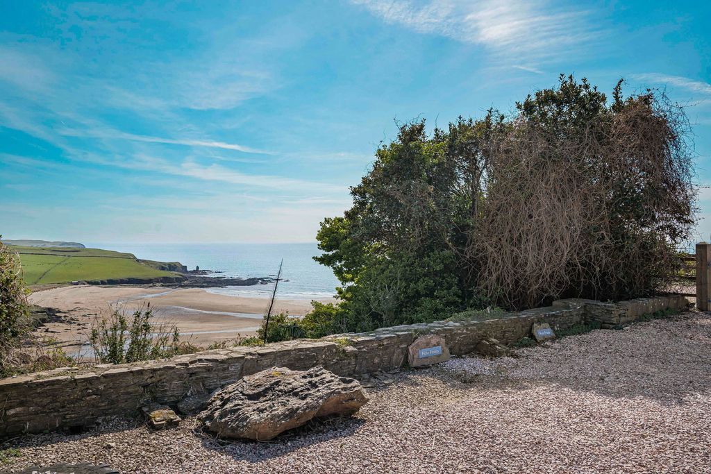 Property photo 3 of 19