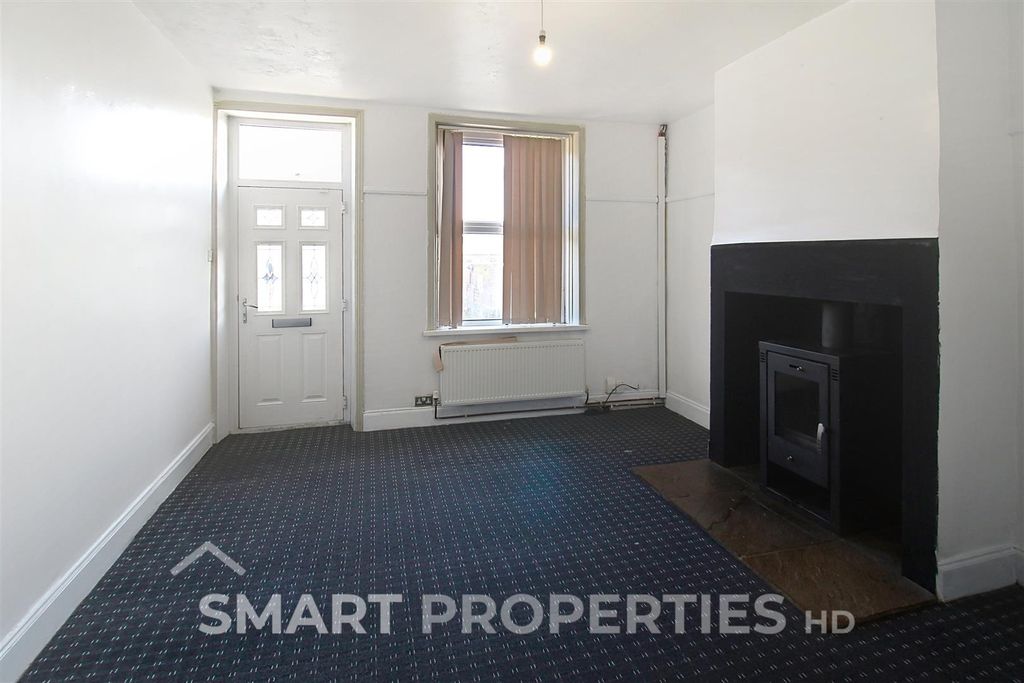 Property photo 3 of 7 Living Room