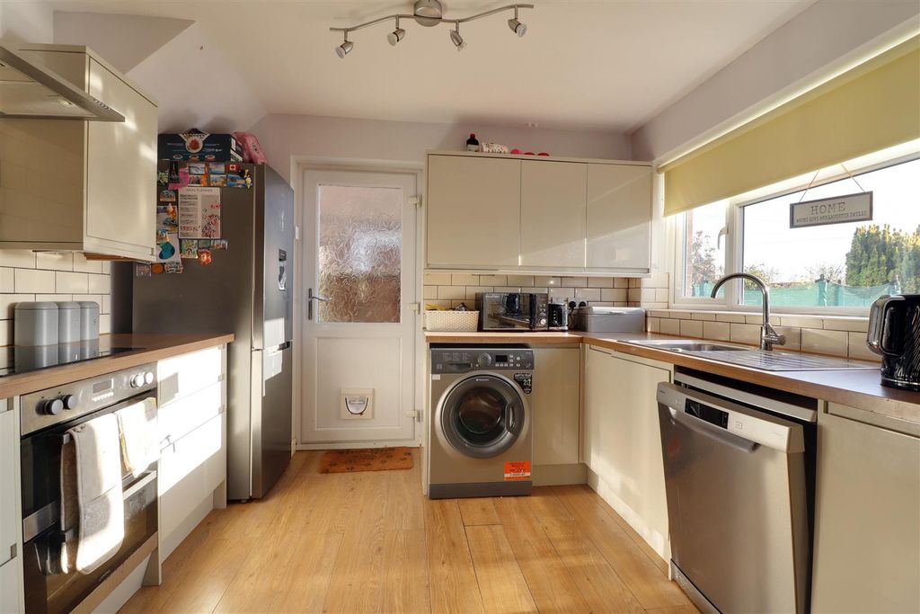 Property photo 3 of 25