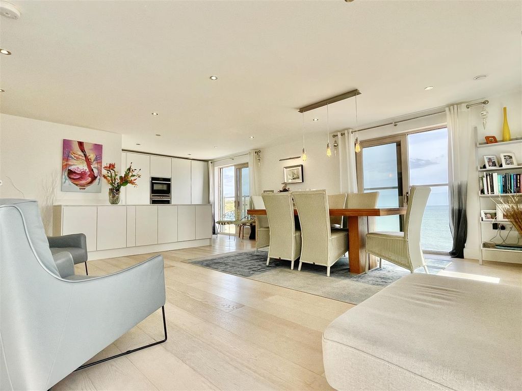 Property photo 2 of 31 Open Plan
