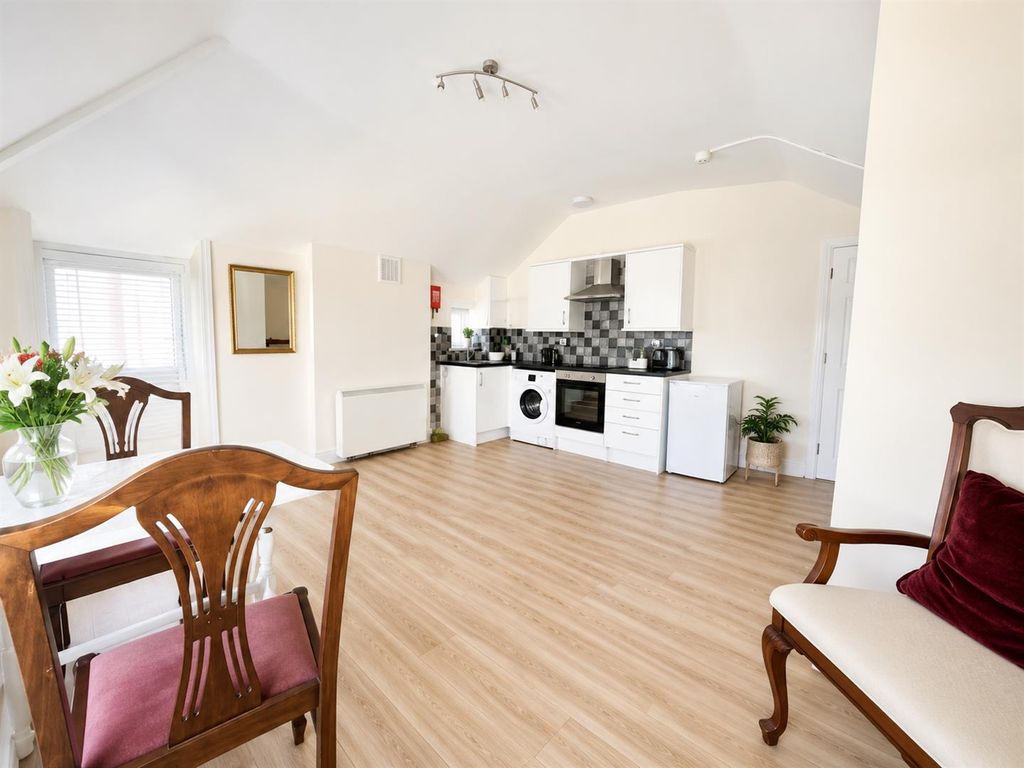 Property photo 2 of 6 Kitchen