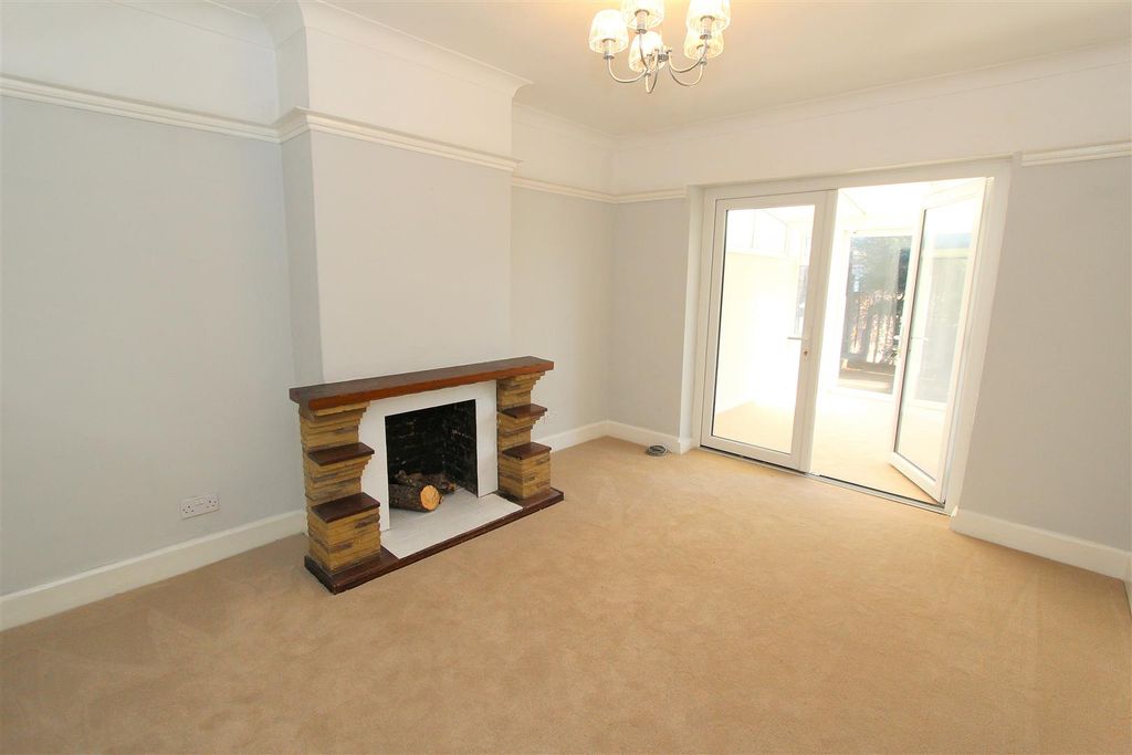 Property photo 2 of 21 Din.Jpg