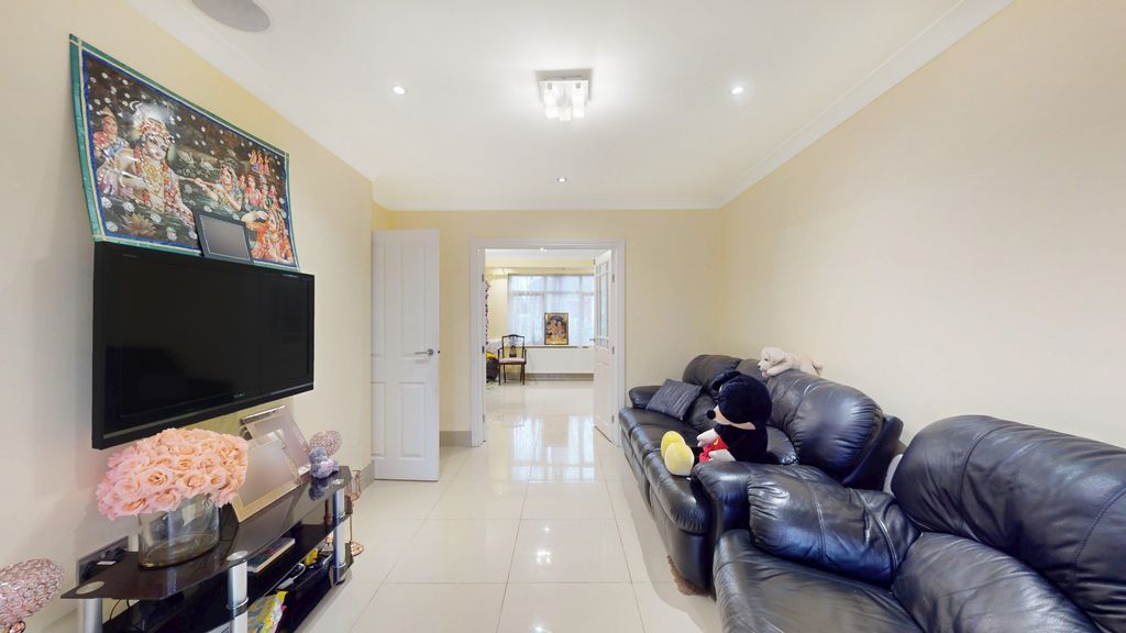 Property photo 3 of 13 5550813