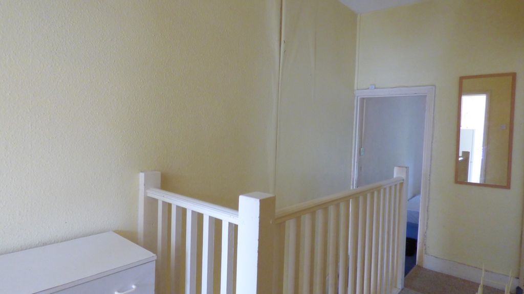 Property photo 3 of 7 Landing