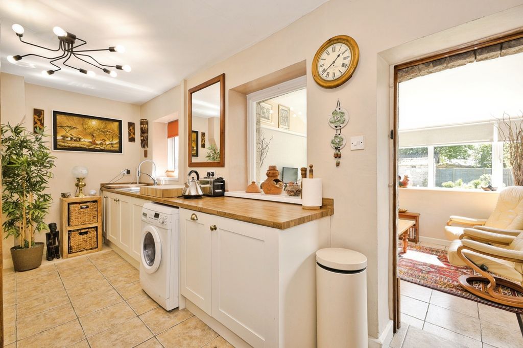 Property photo 3 of 20 Pbox-Img.Jpg