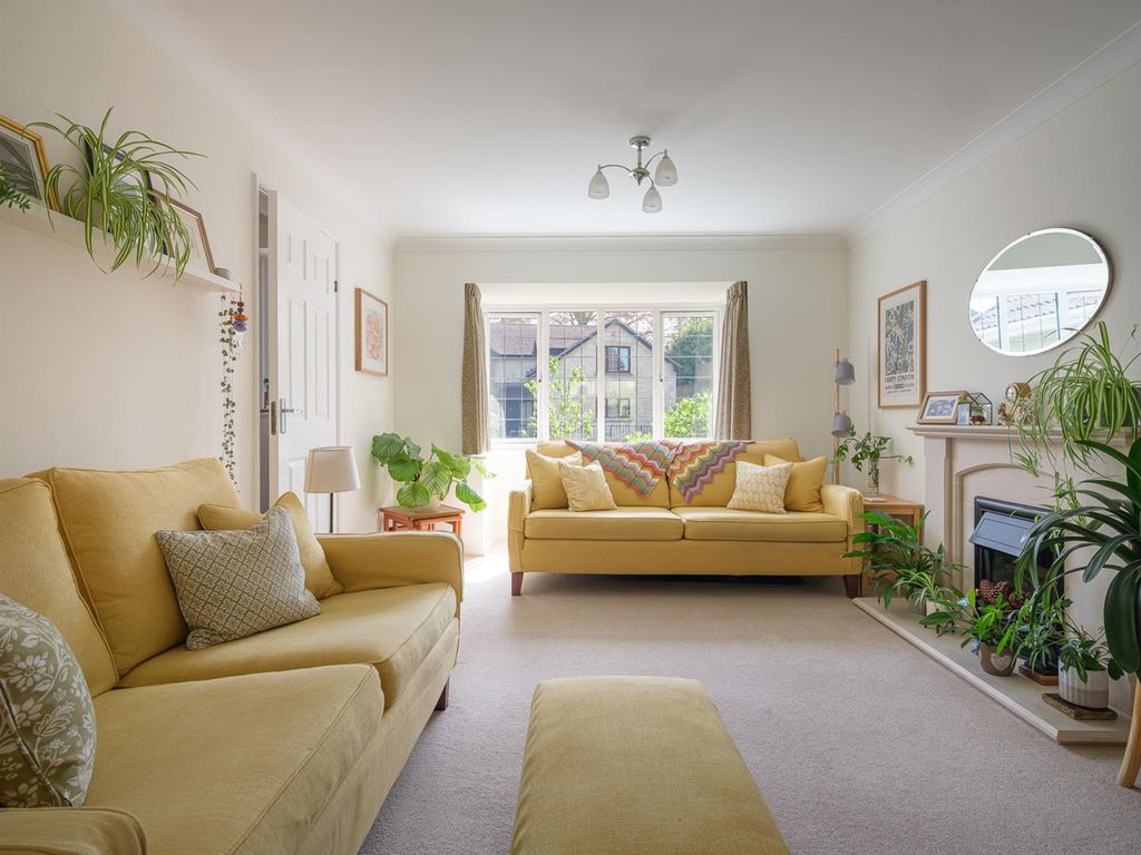 Property photo 3 of 27 7 Erleigh Drive-26.Jpg