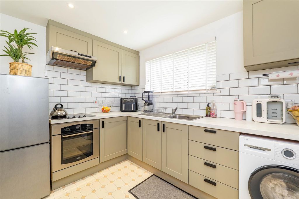 Property photo 3 of 13 Kitchen