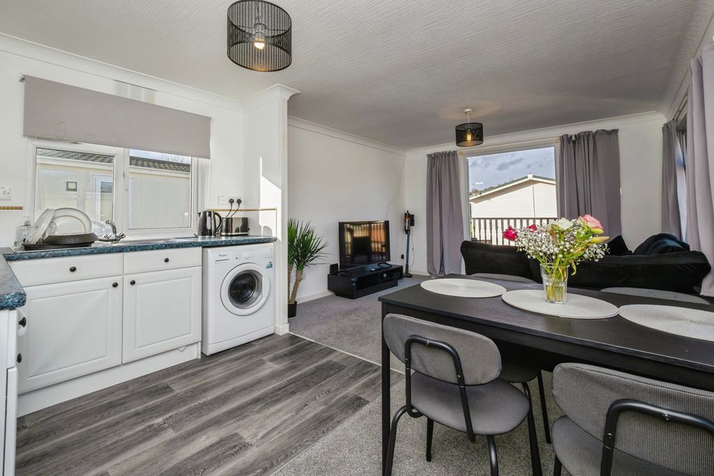 Property photo 3 of 14 Photo