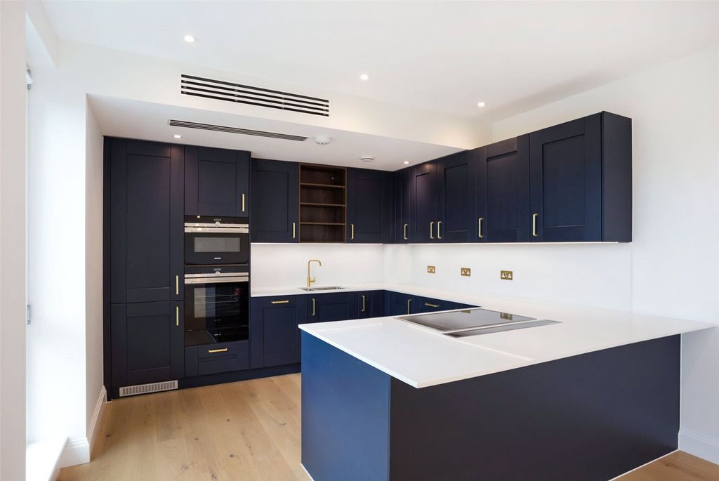 Property photo 3 of 19 Living/Kitchen