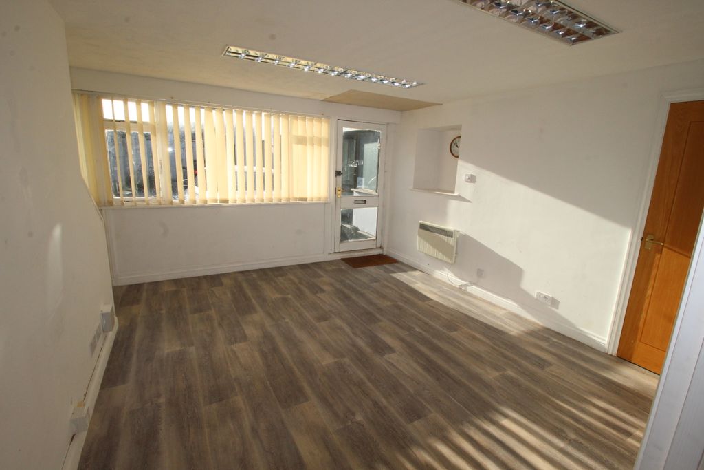 Property photo 3 of 11 Reception/Lobby