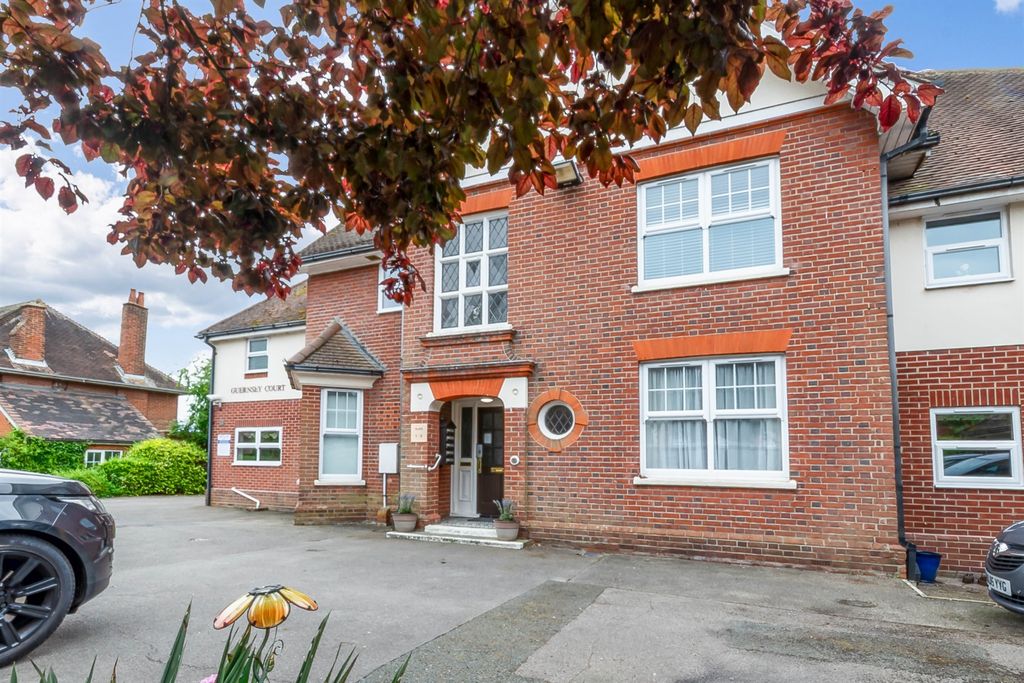 Property photo 1 of 11 Outside