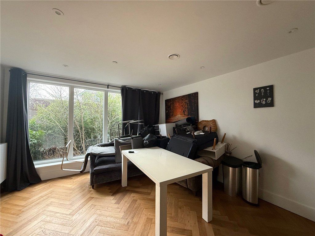 Property photo 2 of 17 Picture No. 15