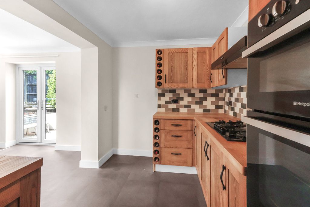 Property photo 3 of 16 Picture No. 14