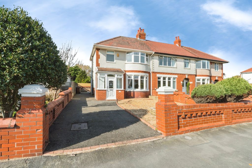 Property photo 1 of 13 Front View