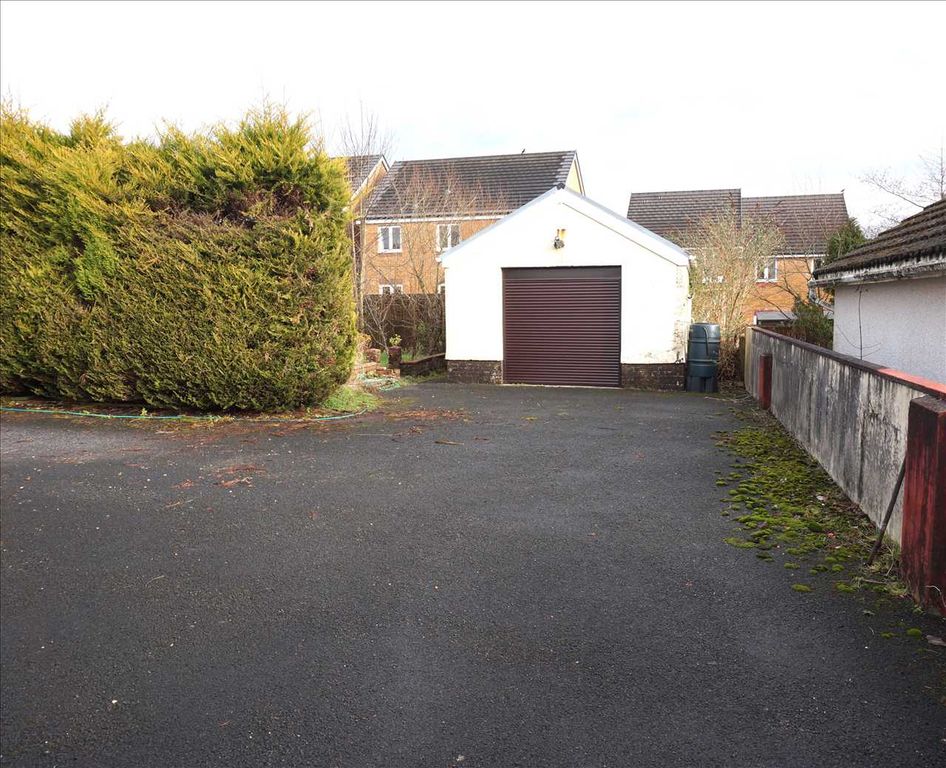 Property photo 2 of 28