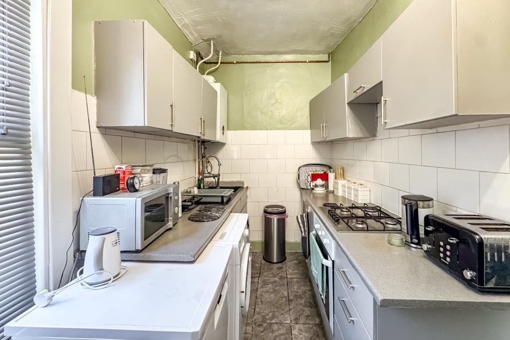 Property photo 3 of 11 Kitchen