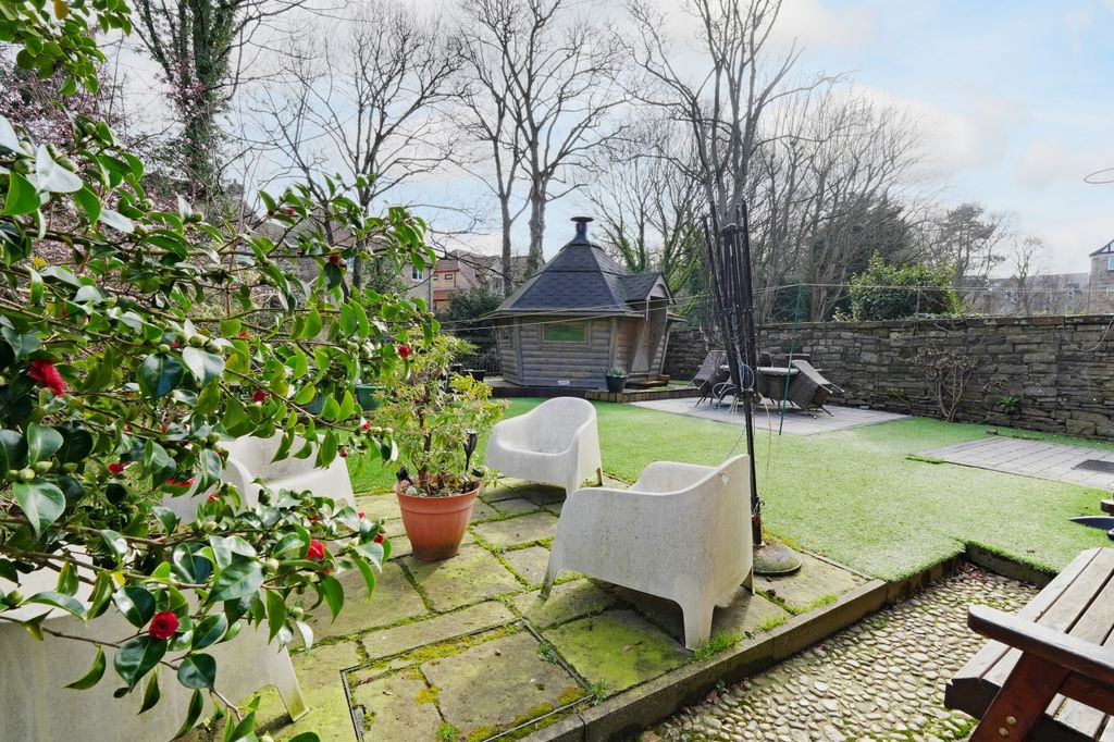 Property photo 2 of 42 Garden