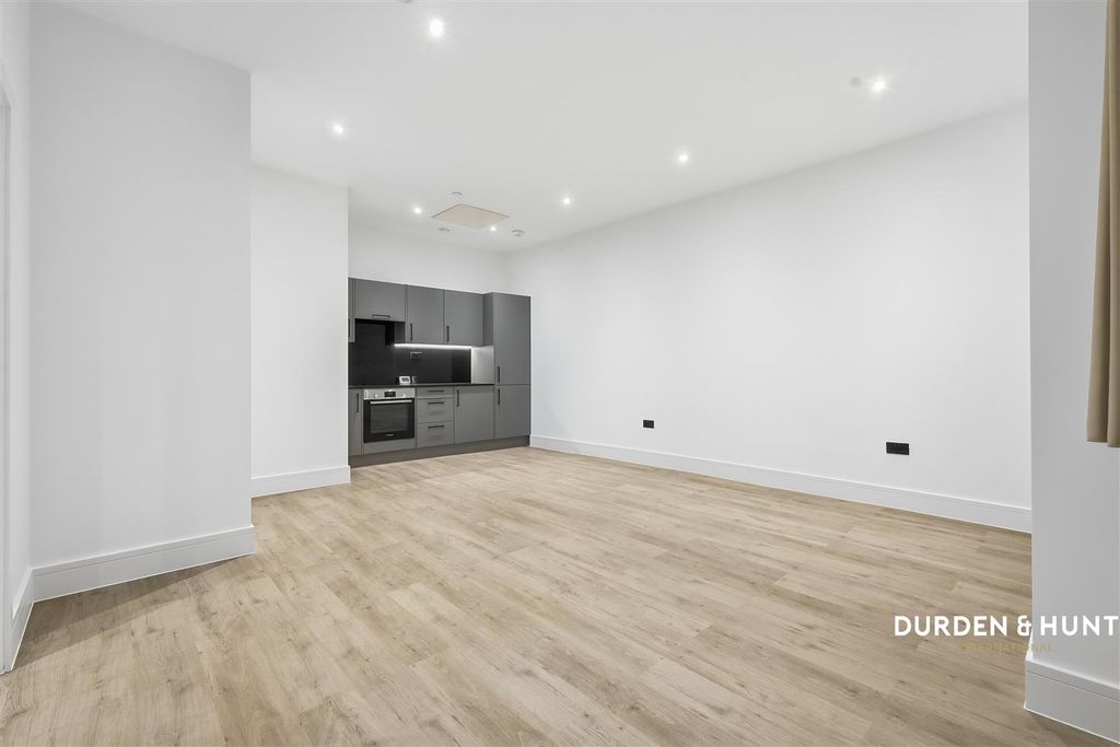 Property photo 2 of 8 St Johns Street