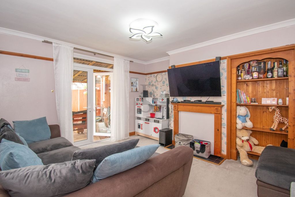 Property photo 2 of 12