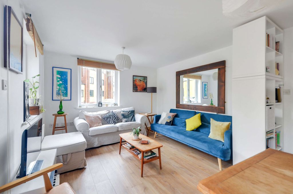 Property photo 1 of 13 Lounge (10).Jpg