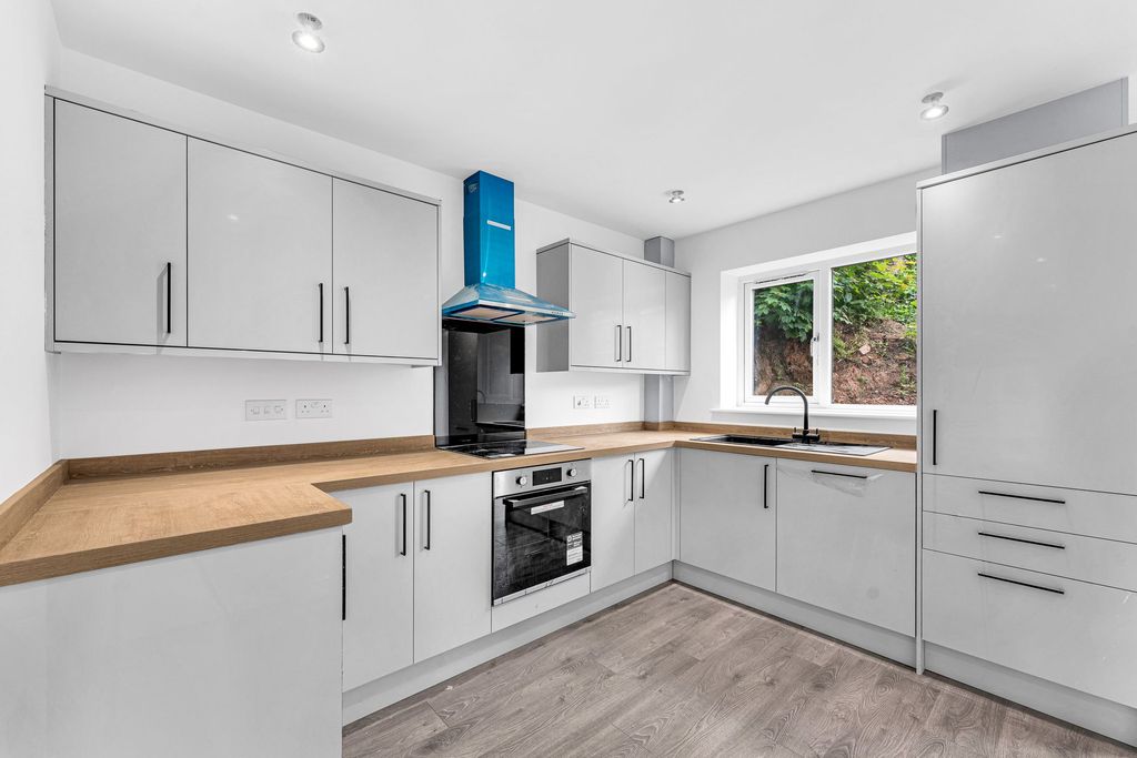 Property photo 3 of 46