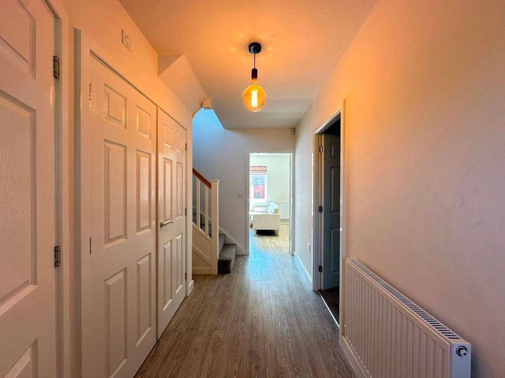 Property photo 2 of 25